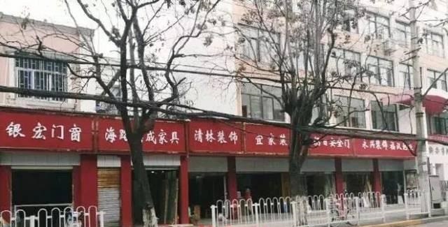 走在街上，察覺店鋪招牌千篇一律，統(tǒng)一式商店廣告牌有須要嗎？5