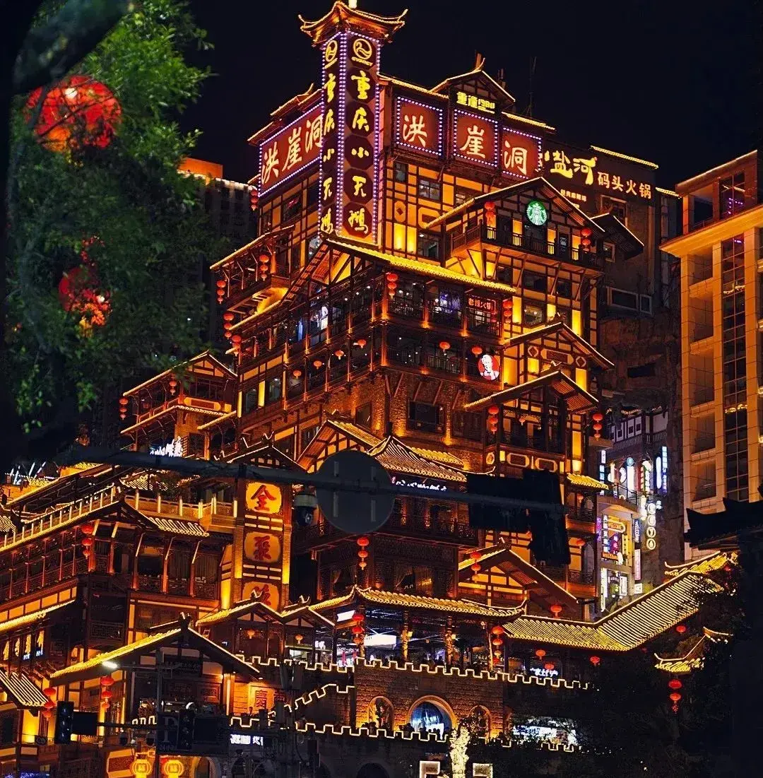 走訪長沙、重慶等地后，我總結(jié)出一套廣告牌發(fā)光字“吸金術(shù)”8