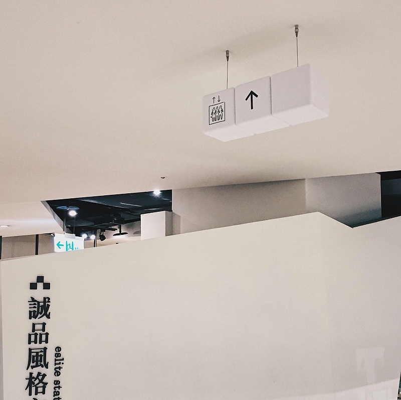 這個(gè)商場標(biāo)識(shí)牌大家都能多看兩眼5